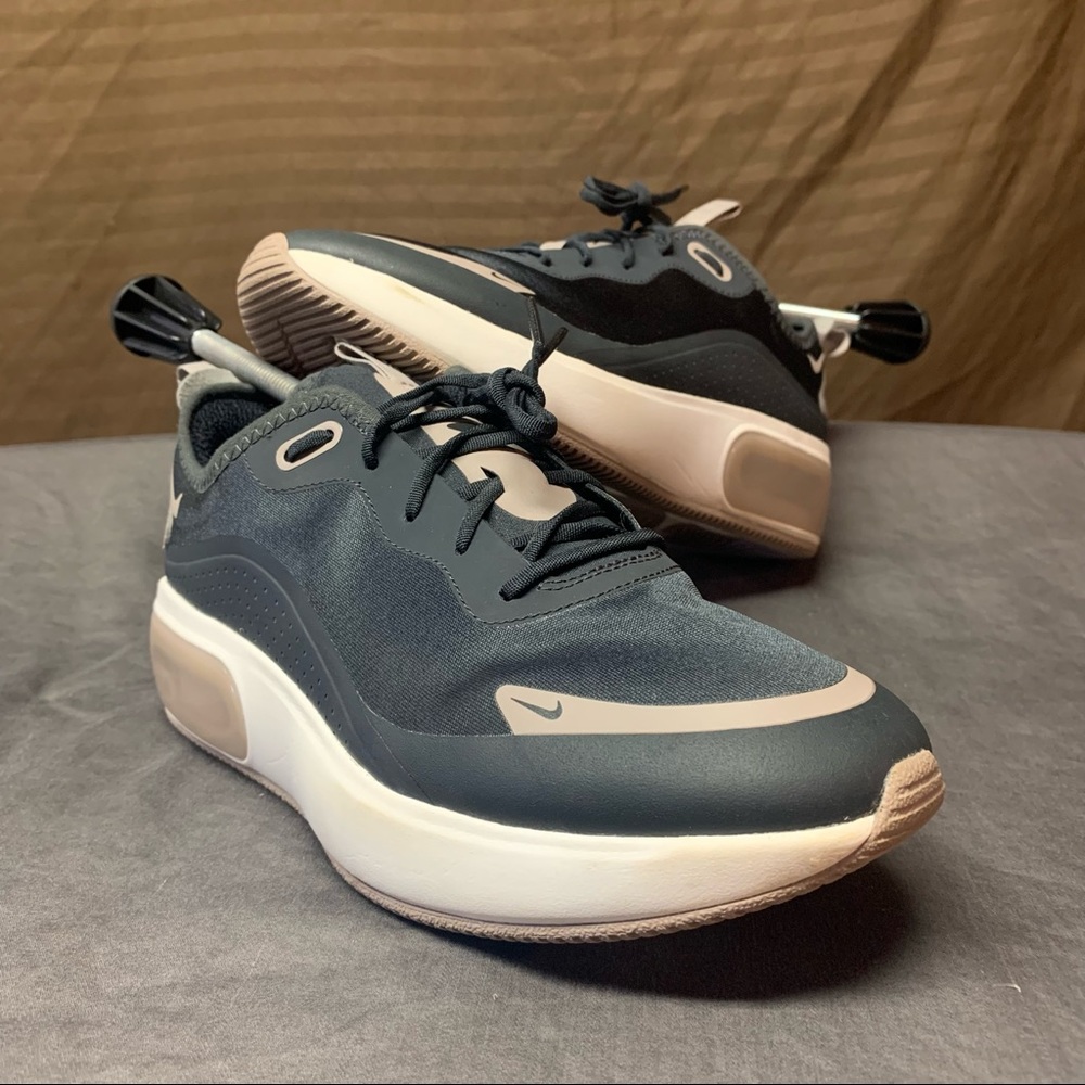 Nike Women's Sneakers in Black and Cream